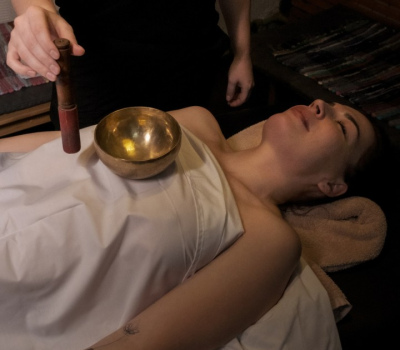 Вибрационный массаж тибетскими чашами