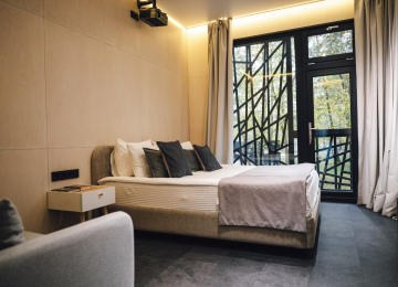 Аренда трехместного домика с панорамными окнами